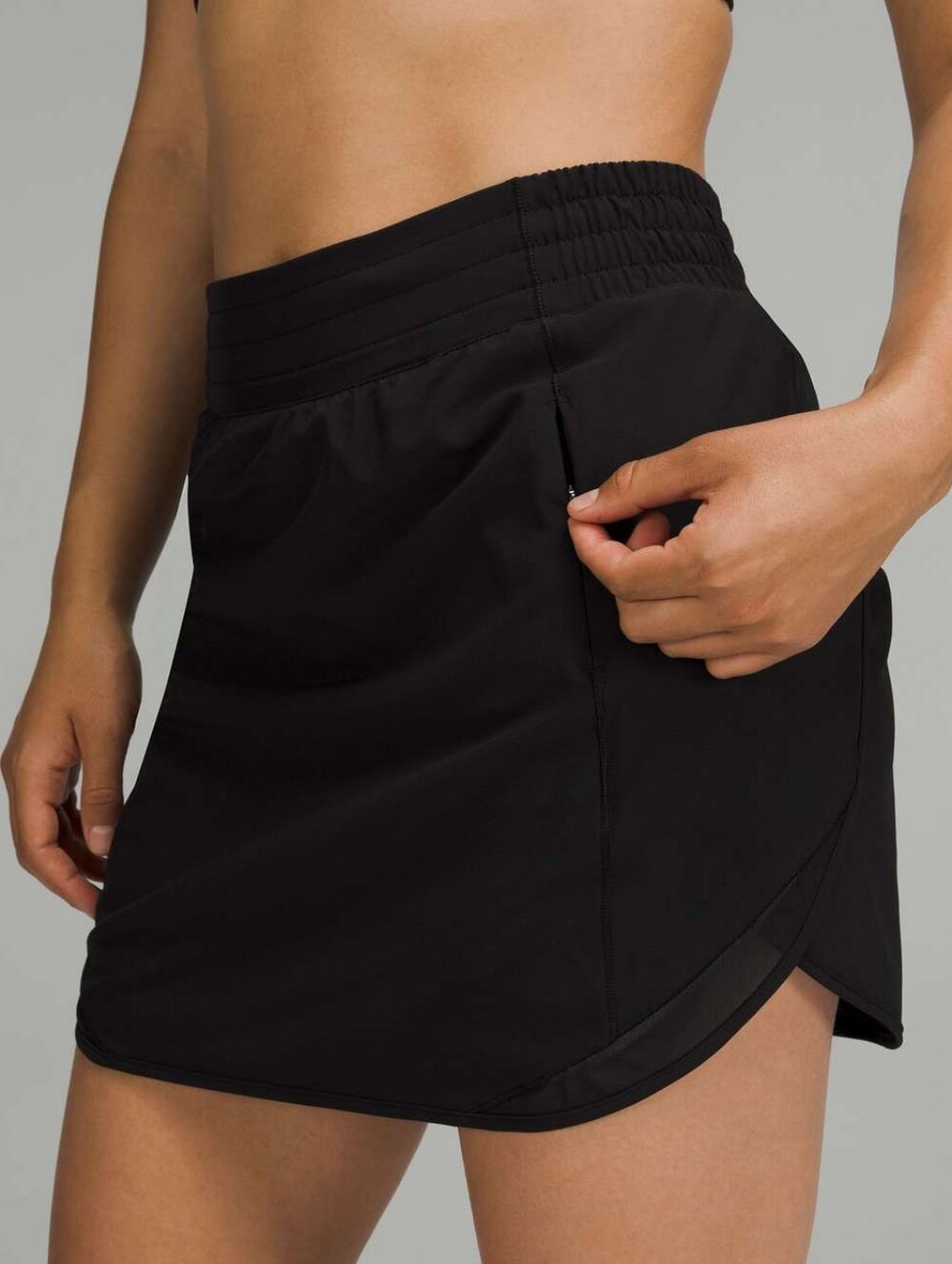 Lululemon Hotty Hot High-Rise Skirt Black Size 2 Great Condition 15"